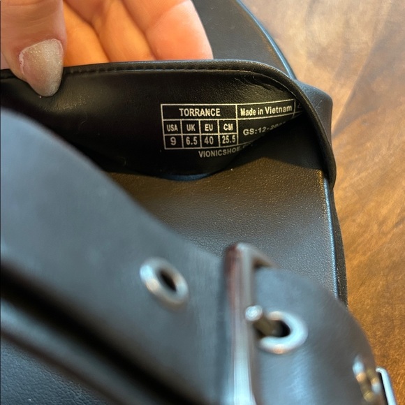 VIONIC Women’s Torrance Platform Lug Sandal | Black Size 9 - Picture 6 of 6